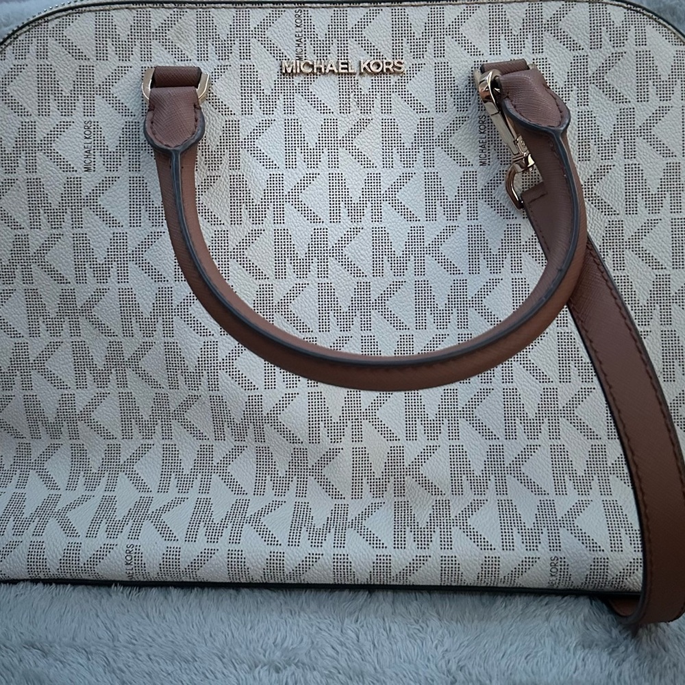 Michael Kors Medium Hangbag